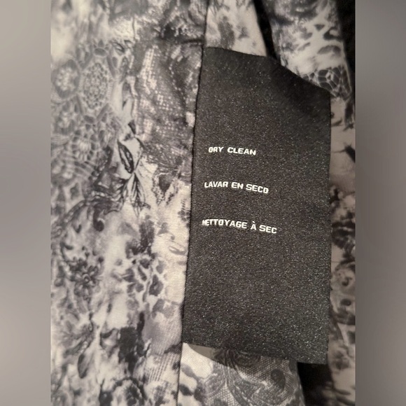 Guess Original coat, size XS - Picture 7 of 7